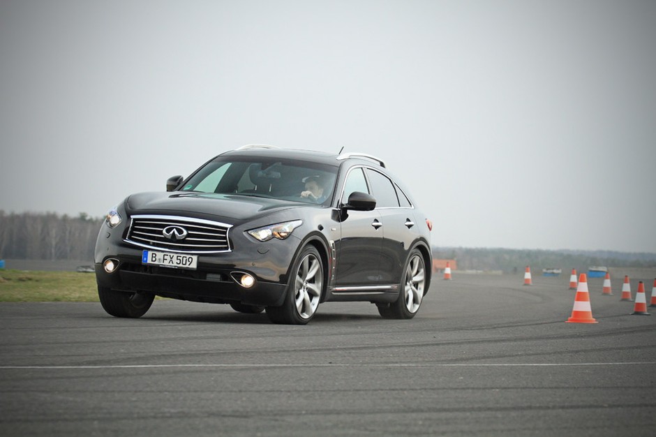 Test Infiniti FX50: 500 Nm wykonuje świetną robotę