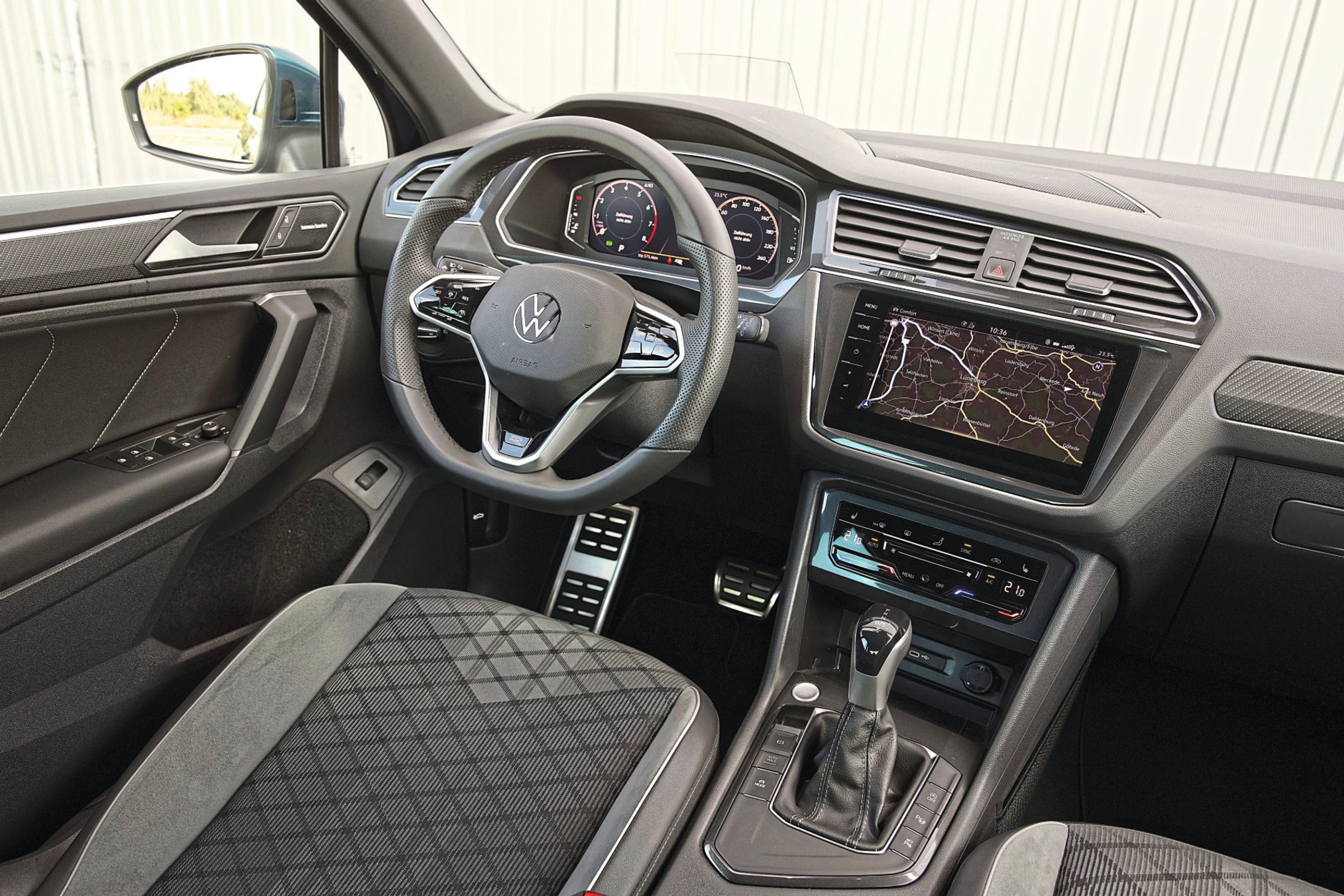 VW Tiguan: w tej generacji nie jest już autem wzorowo ergonomicznym –&nbsp;Volkswagenowi zachciało się paneli dotykowych. 