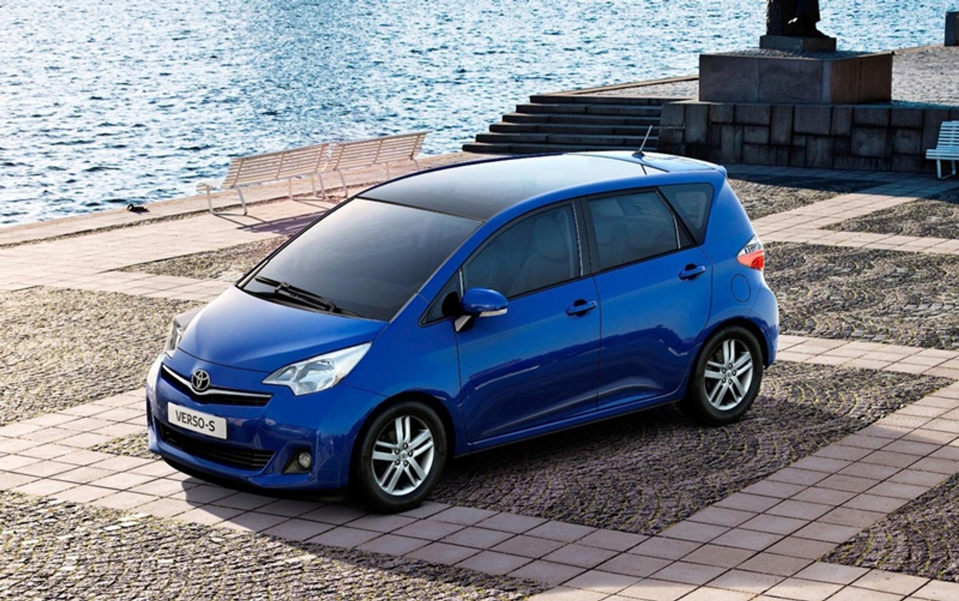 Toyota Verso-S – ciekawe, czy będzie hamować?