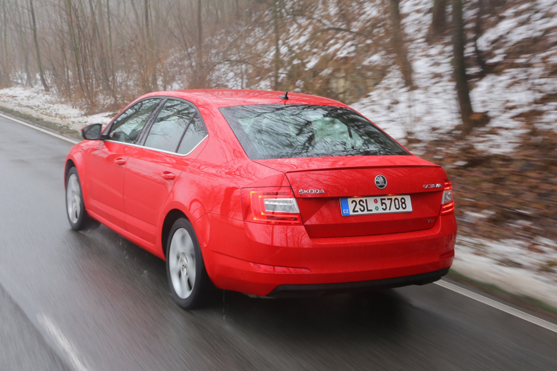 Jak jeździ nowa Skoda Octavia: czy stawia Golfa w cieniu?