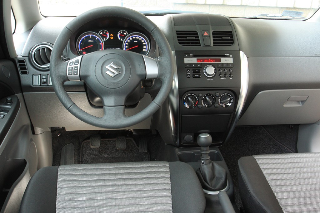 Suzuki SX4 1.6 - Nie za duża niby-terenówka