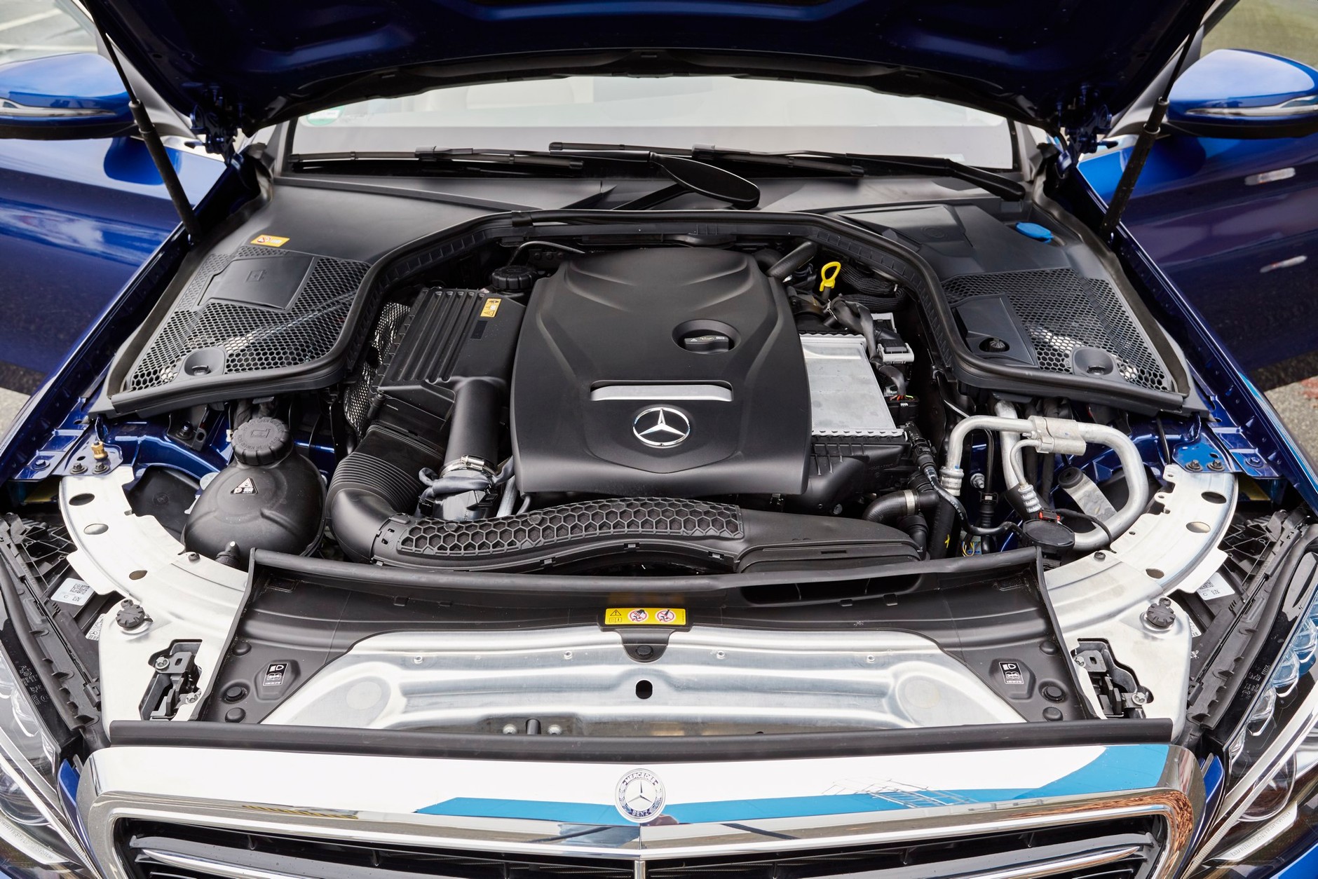 Benzynowe kombi z klasą - Audi A4 Avant 2.0 TFSI i Mercedes C 200 T