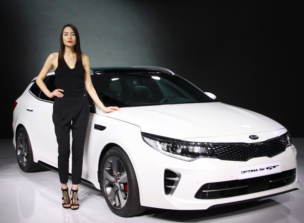 Kia Optima SW GT - nowe kombi w rodzinie (Targi Genewa 2016)