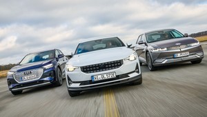 Który numer okaże się szczęśliwy? Audi Q4 e-tron, Hyundai Ioniq 5 i Polestar 2 walczą o szczyt podium!