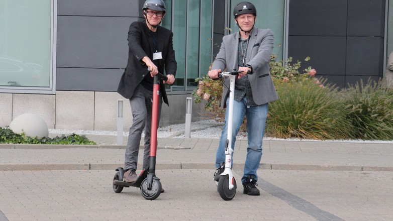 Seat eXS kontra Fiat 500 F85W - która hulajnoga lepsza?