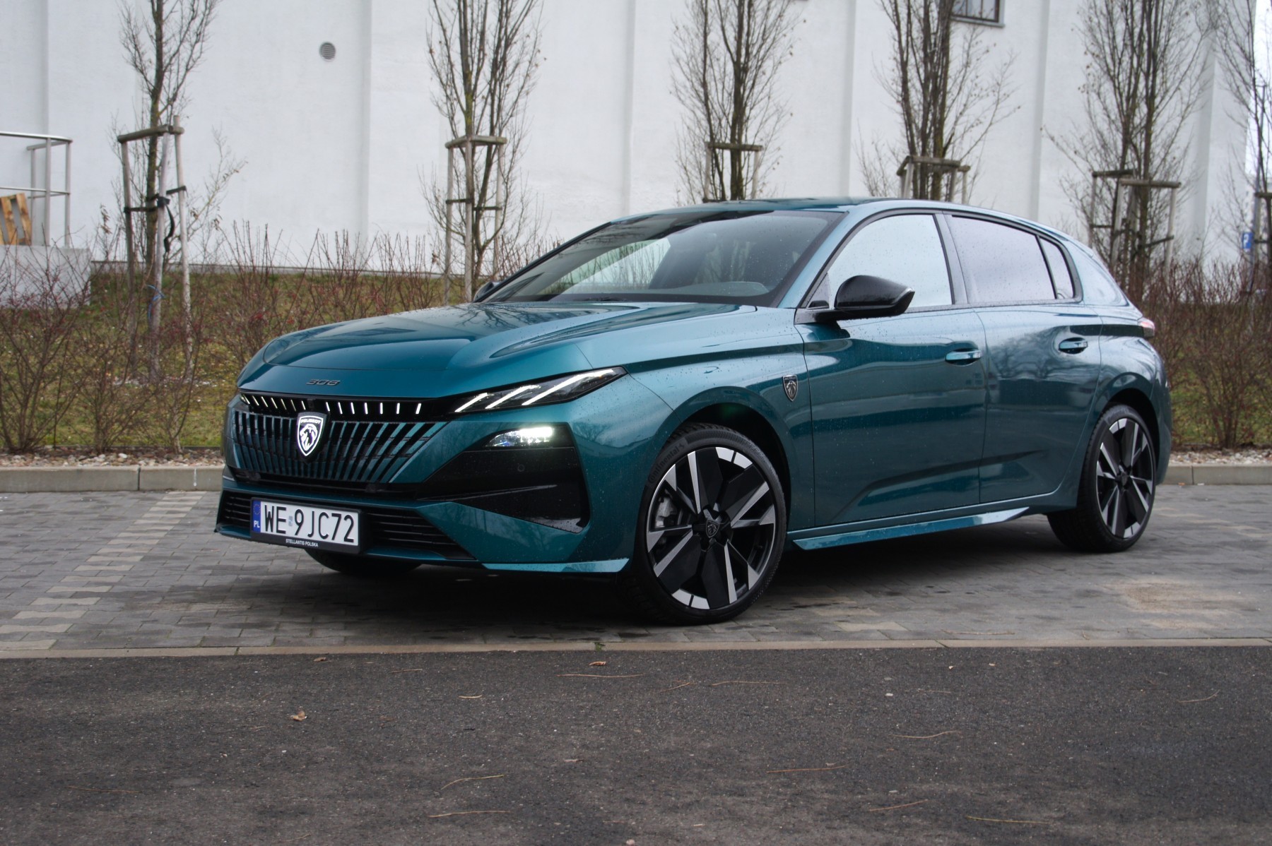 Peugeot 308 1.2 Hybrid 145 KM