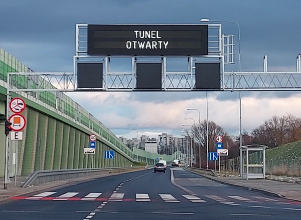 Tunel pod Ursynowem w Warszawie już oddany do ruchu. Jest najdłuższy w Polsce