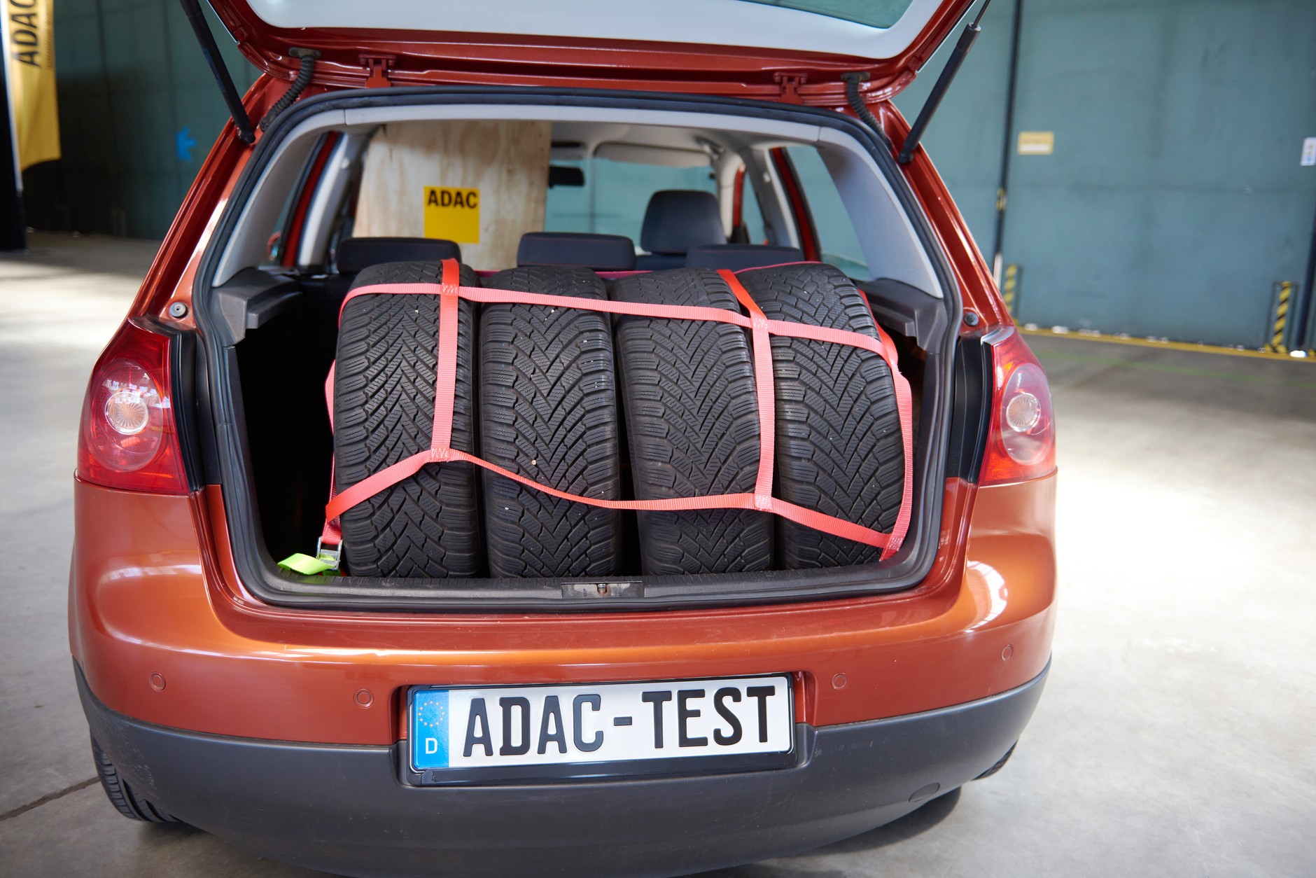 Bezpieczny przewóz kół na wymianę