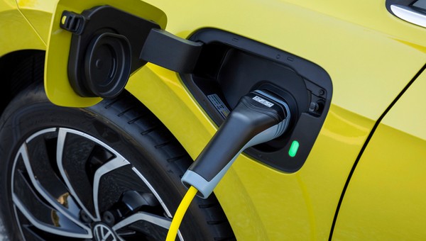 Volkswagen wstrzymuje produkcję hybryd. Brakuje podzespołów
