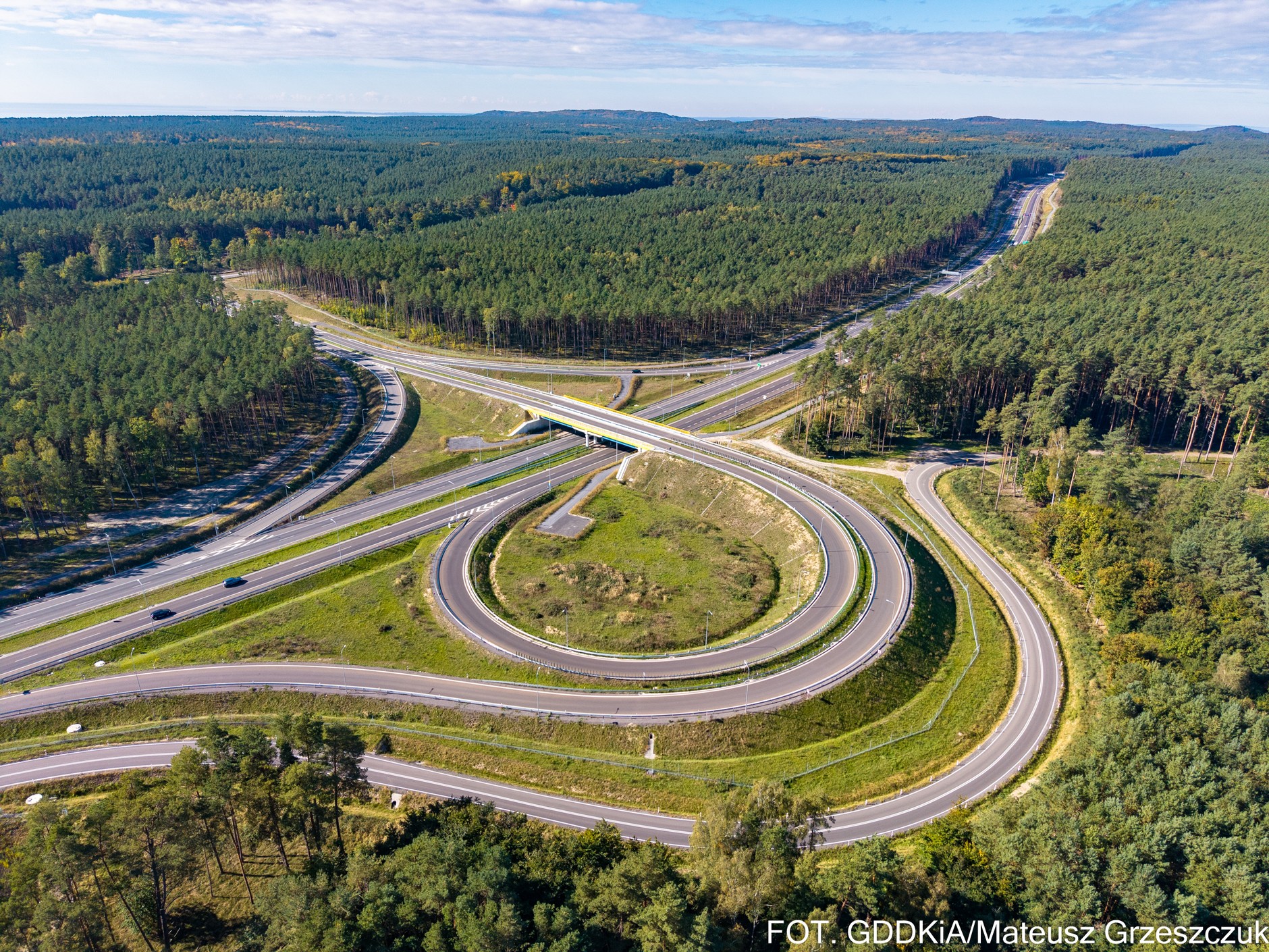 Węzły i MOP-y wyglądają tak samo na autostradzie i drodze ekspresowej. Dzięki temu są tak bezpieczne