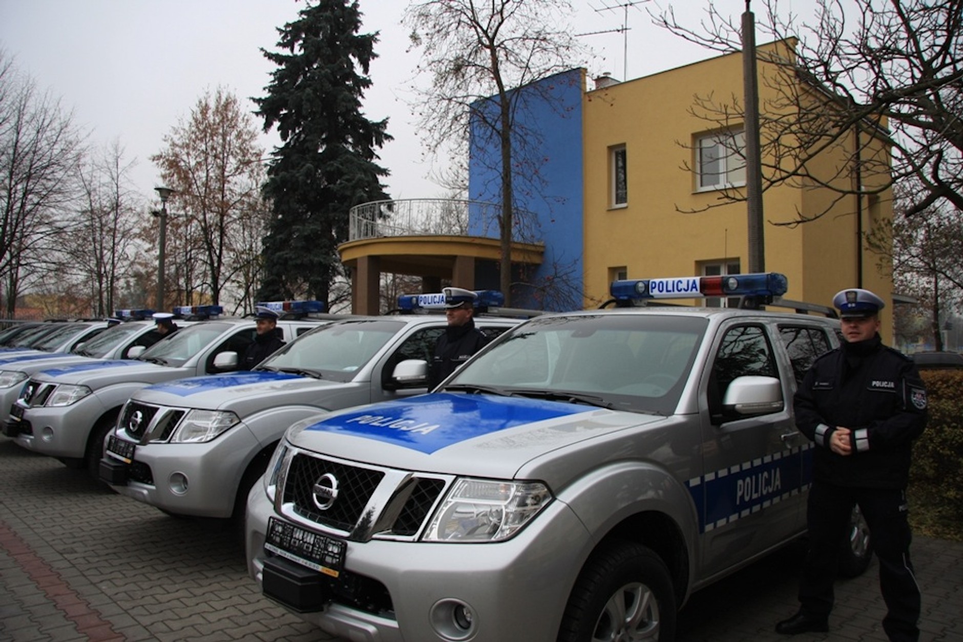 Nissany Pathfinder dla Policji