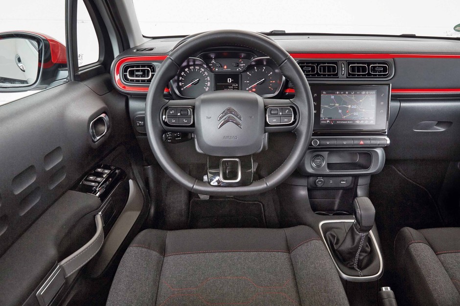 Citroen C3 kontra Peugeot 208 i Renault Clio