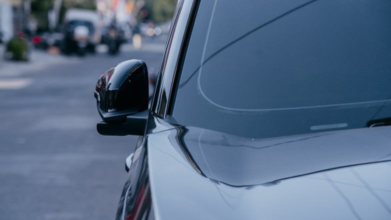 Na szybach naszych aut możemy znaleźć specjalne oznaczenia i kody