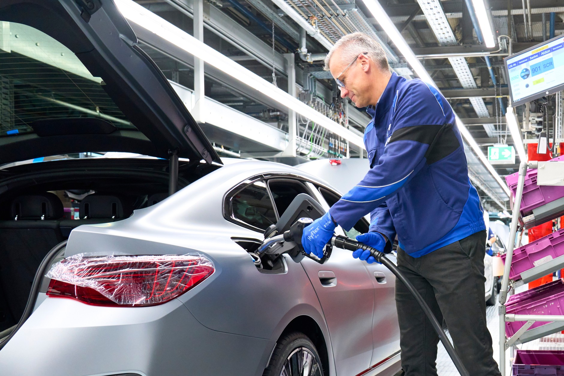 Pierwsze tankowanie BMW w fabryce