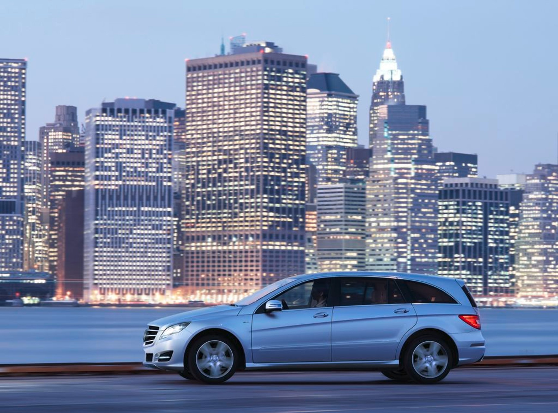 Nowy Jork 2010: Mercedes-Benz  Klasa R z nową twarzą