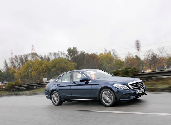 Mercedes klasy C w teście aktywnego tempomatu