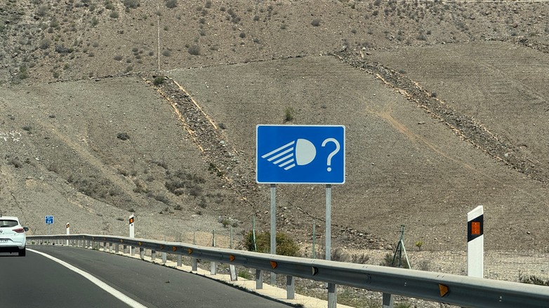 Znak S-24, występujący w Hiszpanii