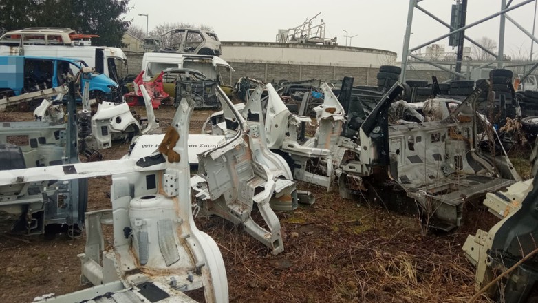 Grupa "Kobra" zlikwidowała "dziuplę". Części leżały prawie jak na półkach w sklepie