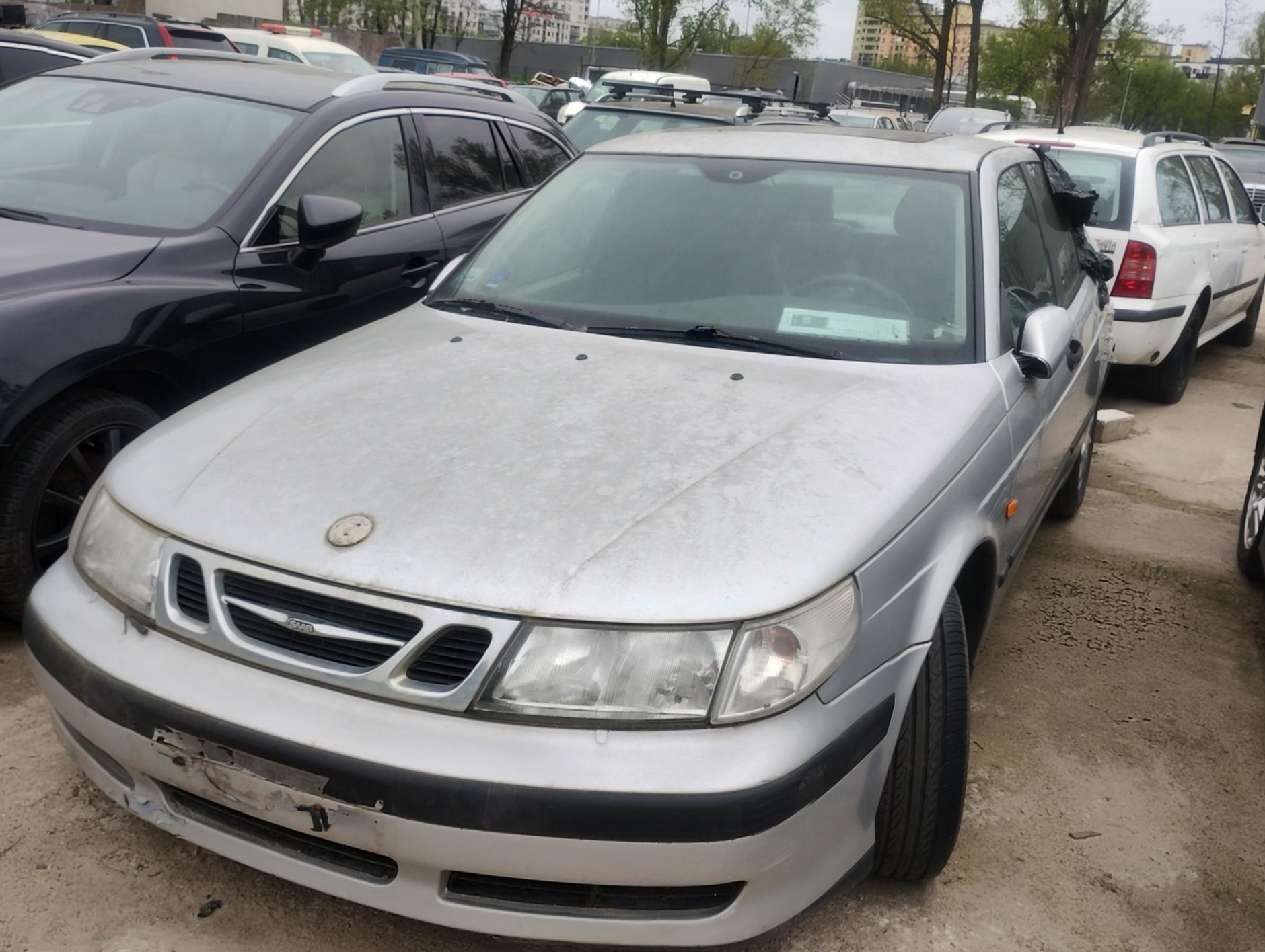 Porzucone samochody oferowane na sprzedaż przez ZDM Warszawa