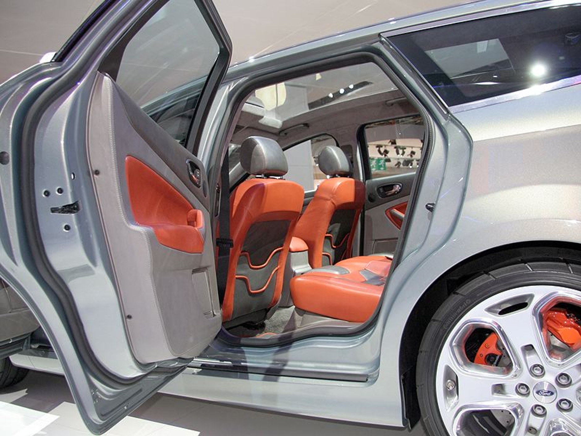 Paryż na żywo: fotogaleria z targów – Ford Mondeo