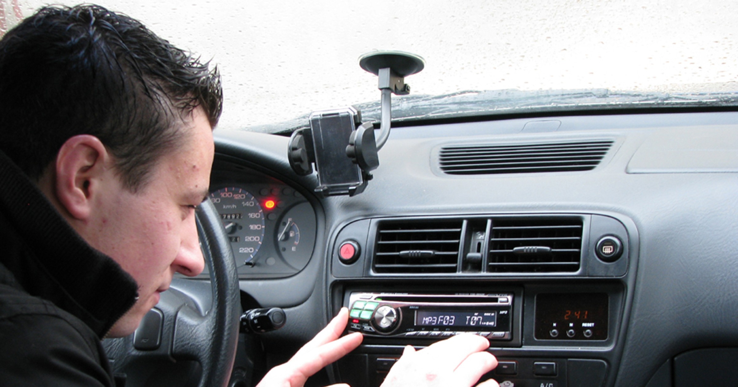 Radio od A do Z: Czyli, oznaczenia funkcji w sprzęcie samochodowym