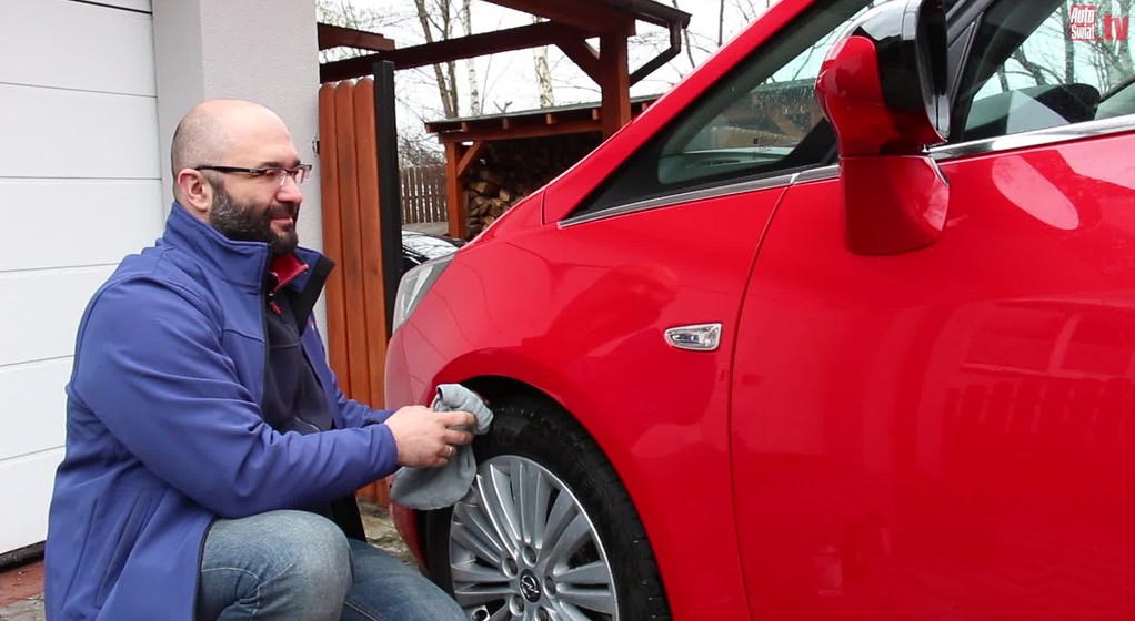 Jak i czym usunąć plamy ze smoły