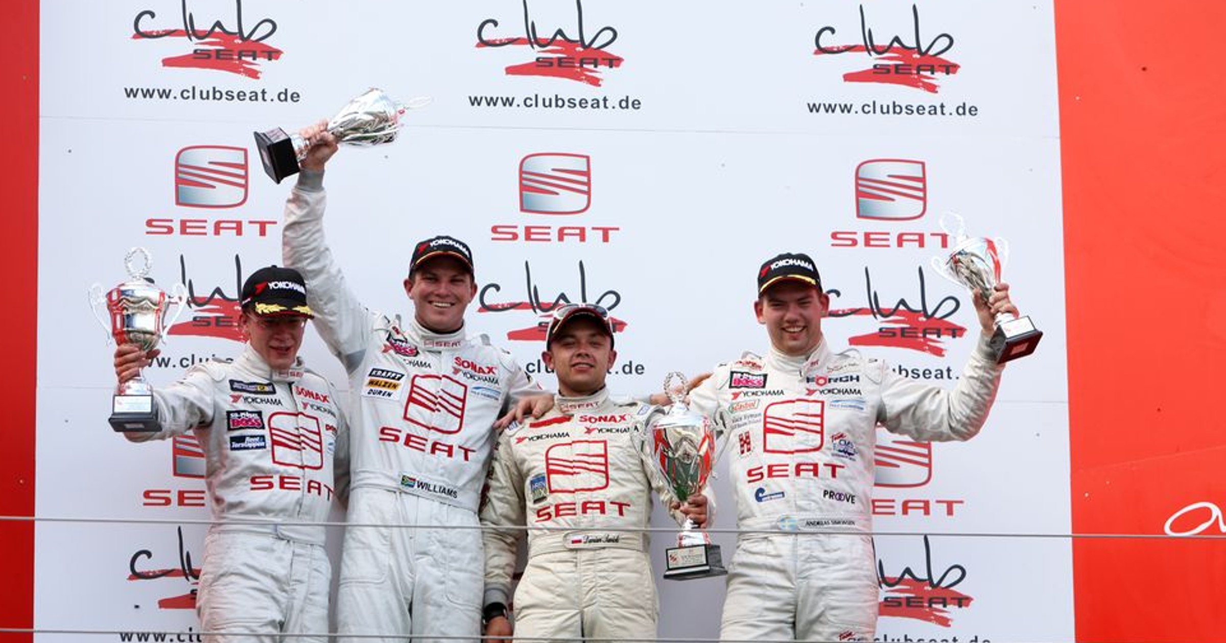 SEAT Leon Supercopa 2010: Damian Sawicki wygrywa i powraca na fotel lidera mistrzostw