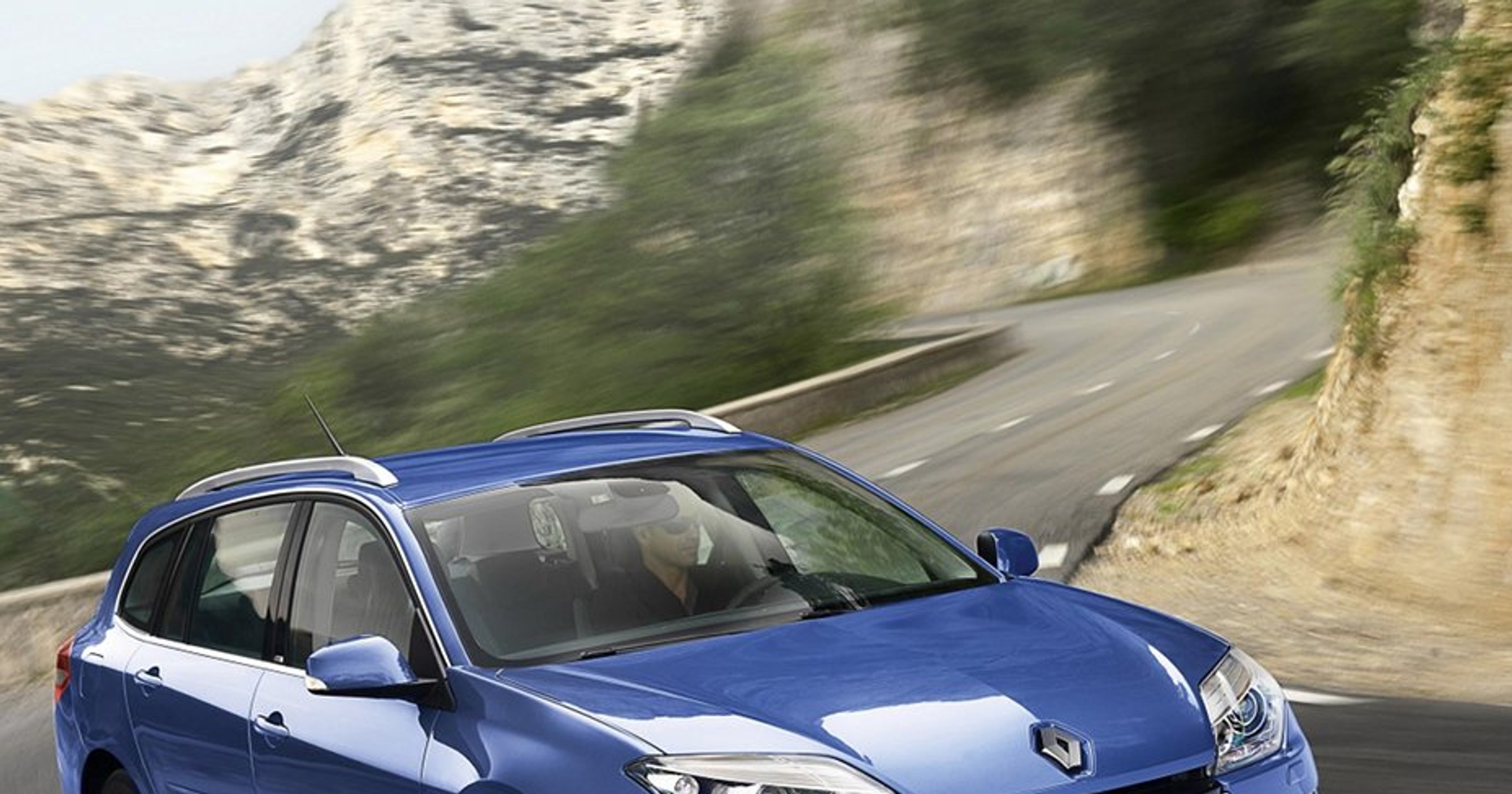 Do salonów wjeżdża nowe Renault Laguna