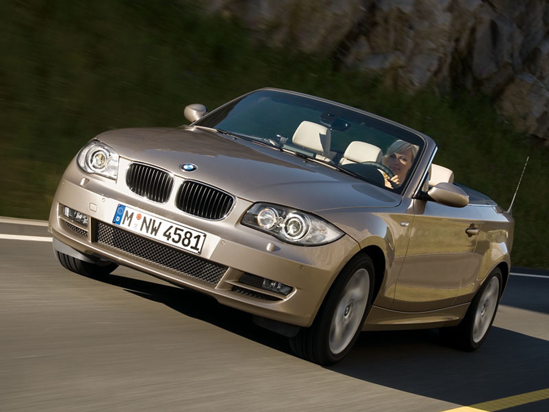 BMW 1 Cabrio: nowe fotografie i oficjalne informacje