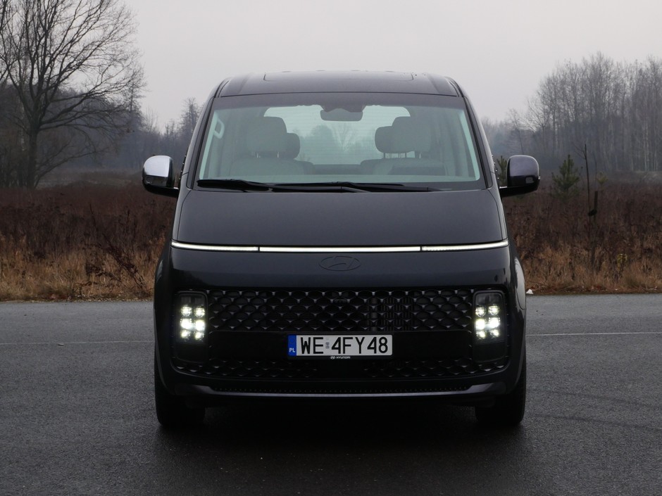 Hyundai Staria 1.6 T-GDi HEV (225 KM) Luxury