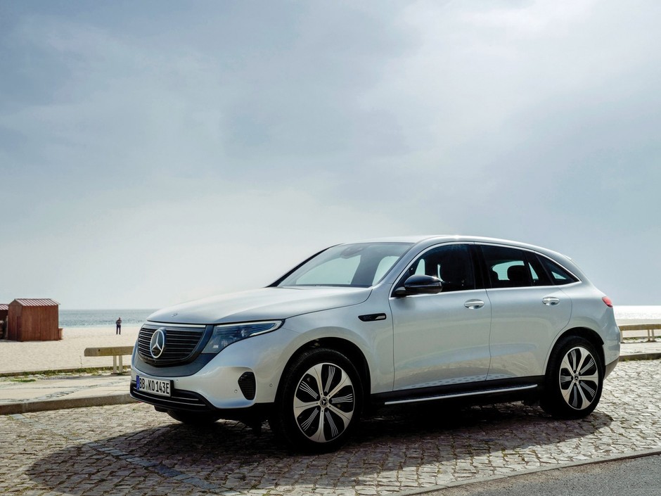 Mercedes EQC SUV dostępny jako 400 4Matic i 400 4Matic Sport (408 KM). Ceny od 315 900 zł