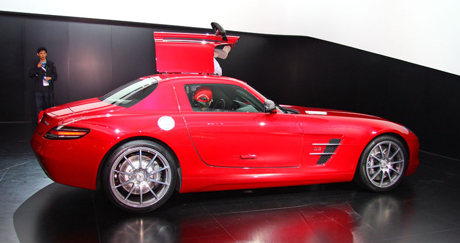 IAA Frankfurt 2009: Mercedes-Benz SLS AMG – Gullwing XXI wieku, pierwsze wrażenia