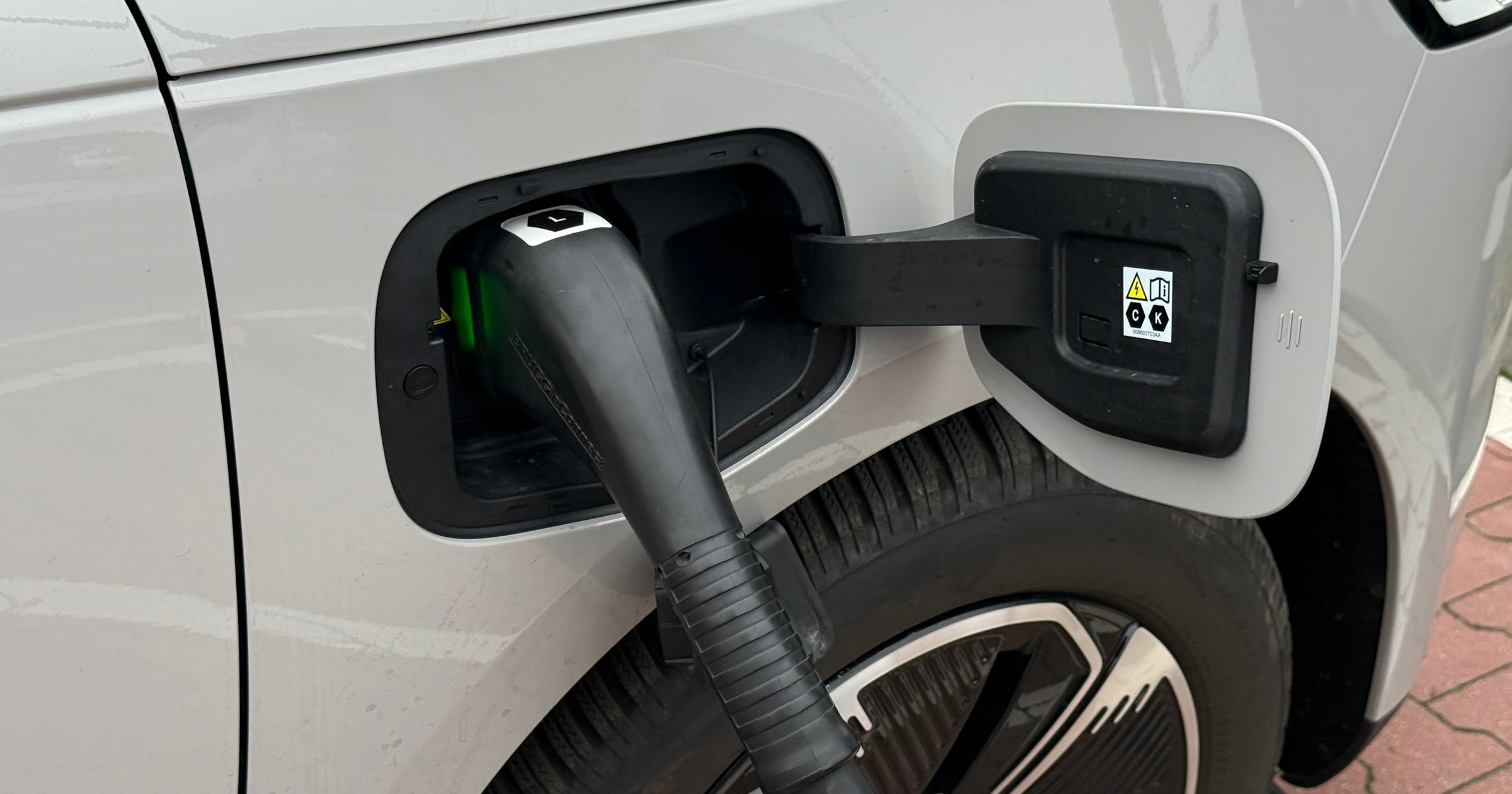 Ładowanie samochodu elektrycznego