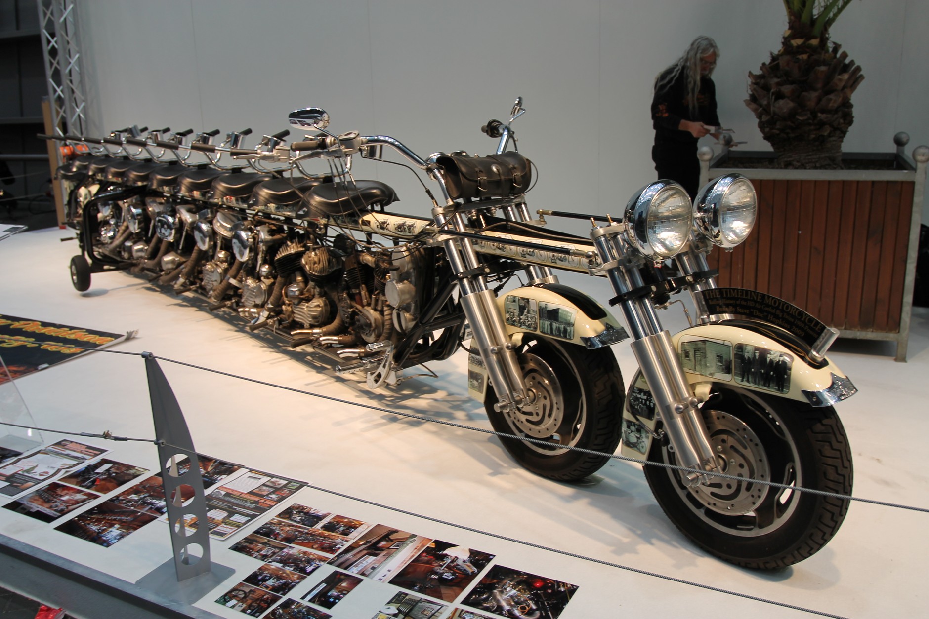 Essen Motor Show 2012 - zwariowane bolidy i szokujące dziewczyny