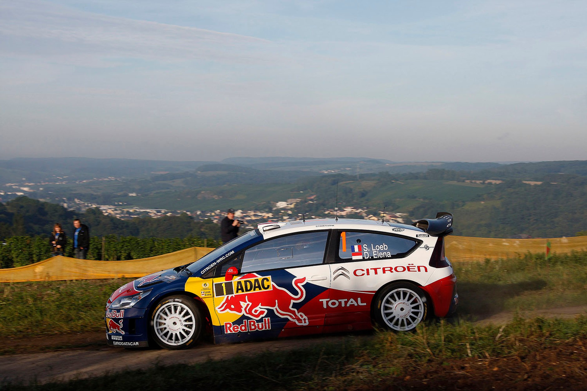 Rajd Niemiec 2010: Loeb liderem, Kościuszko na łące (1. etap, fot. Rallyworld©Willy Weyens)