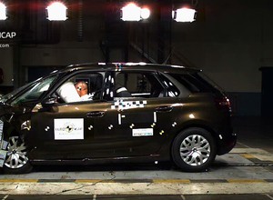 Crash test Euro NCAP: 5 gwiazdek dla Citroëna C4 Picasso i Hondy CR-V