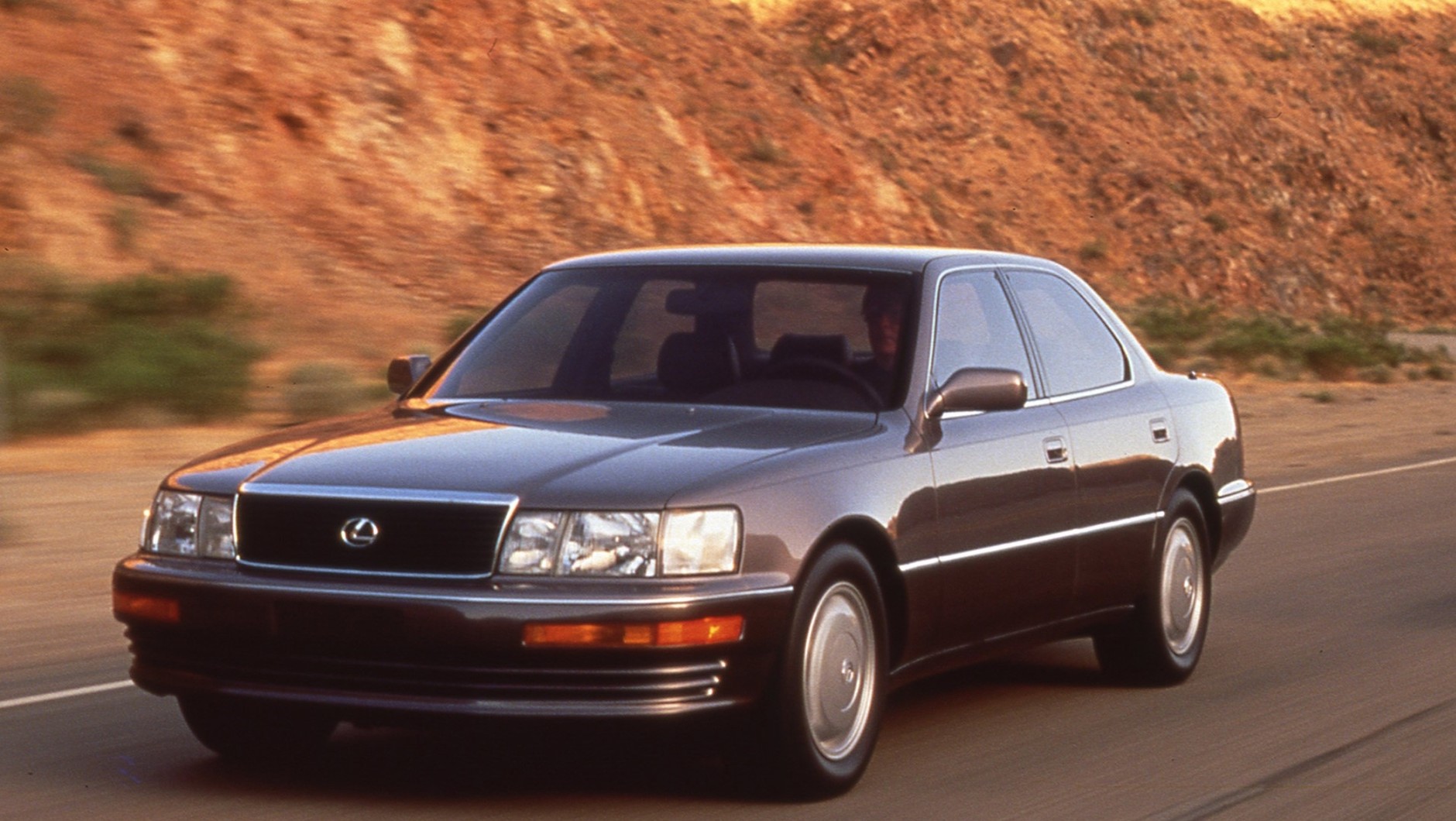 Lexus LS 400 (pierwsza generacja: 1989-1994)