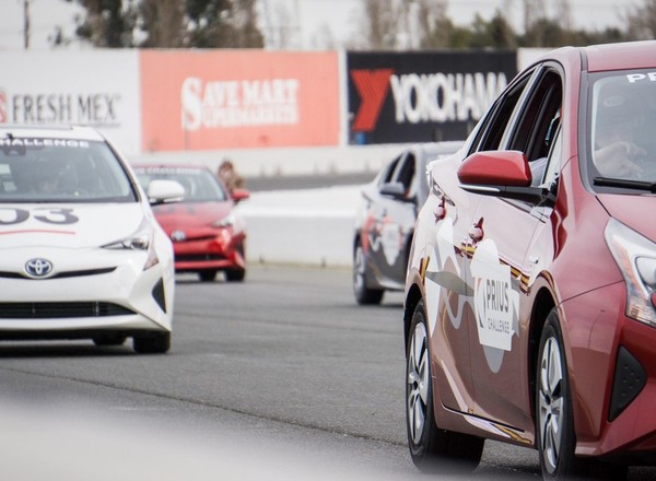 Toyota i NTT połączą samochody z internetem