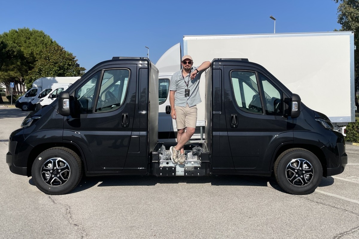 Programy Rolls-Royce'a i Bentleya bledną przy CustomFit Stellantisa. Zwiedziłem fabrykę