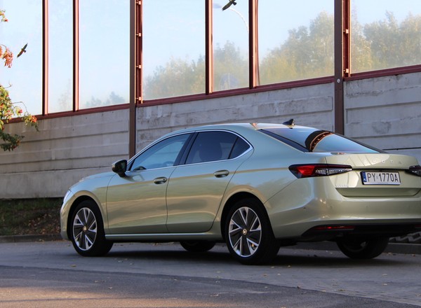 Nowa Skoda Superb jest lepsza od Passata. Takiego Volkswagena nie kupisz