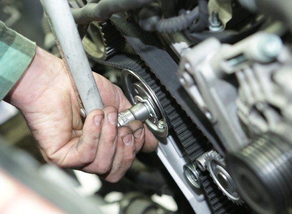 Jeżdżą tak, myśląc, że oszczędzają. Ten styl jazdy prowadzi prosto do mechanika