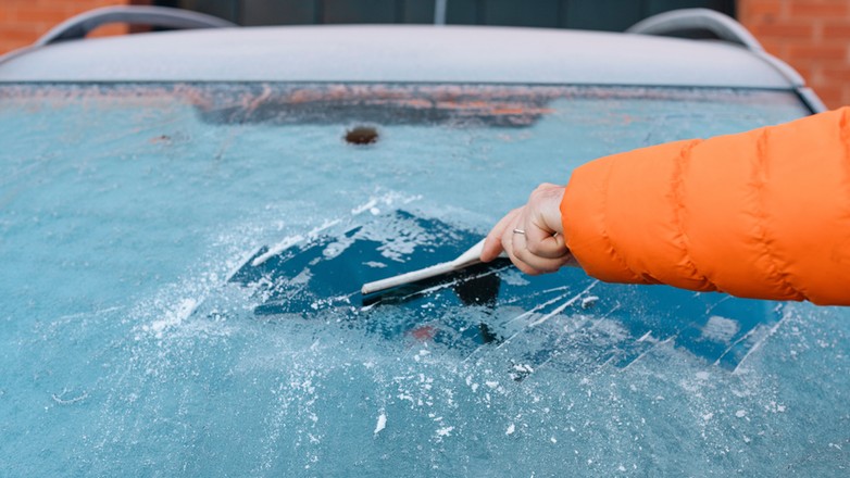 Ten patent pozwoli błyskawicznie uporać się z zamarźniętą szybą (zdjęcie poglądowe)