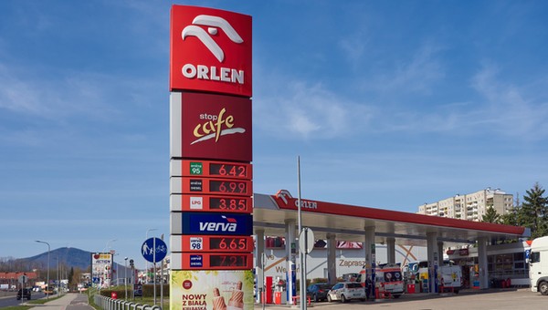 Nagranie z Orlenu krąży w sieci. Mężczyźni nie mieli za grosz wstydu