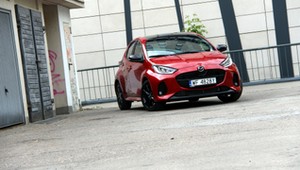 Mazda2 Hybrid to uznana hybryda. Podobieństwo nie jest przypadkowe