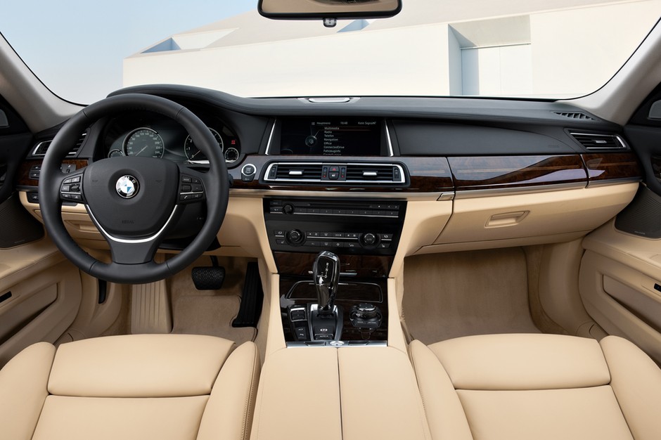 BMW serii 7 przeszło face lifting
