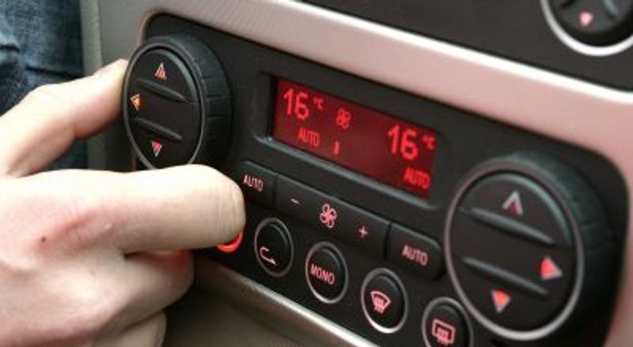 Robi się zimno – czy warto wyłączyć klimatyzację w aucie?