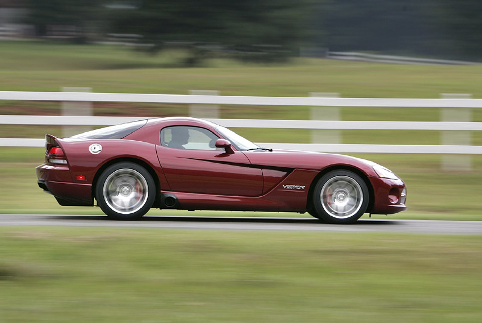 Dodge Viper SRT10 nie zamierza zejść ze sceny