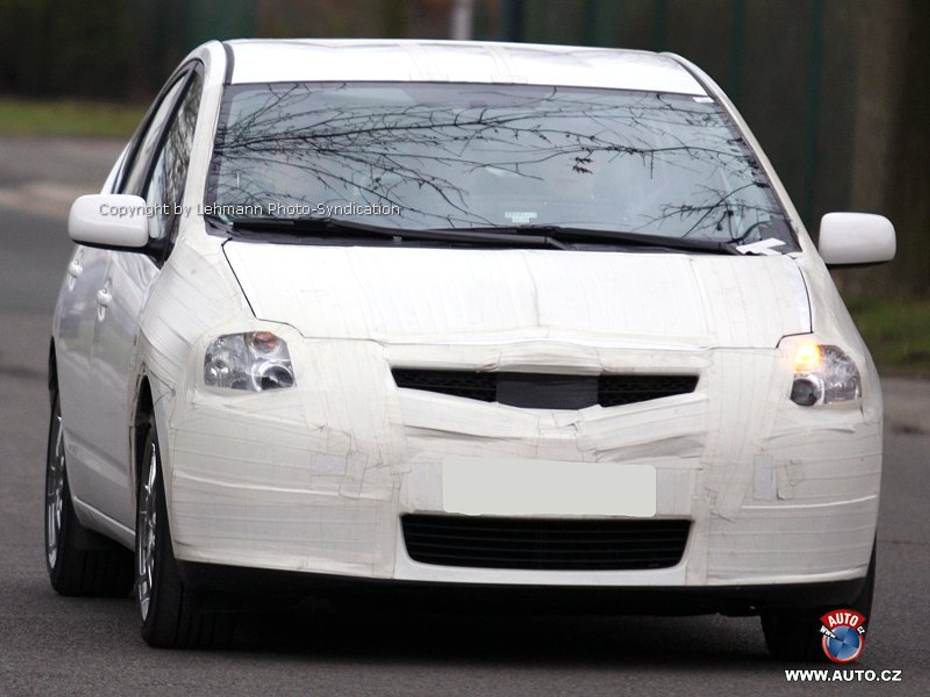 Zdjęcia szpiegowskie: odmłodzona Toyota Prius