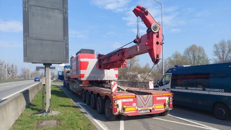 Inspektorzy ITD wstrzymali ponadgabarytowy transport w Gdańsku