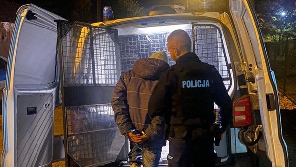 Policjanci spojrzeli na kierowcę i ruszyli w pościg. W sumie wystawili mandaty na 5600 zł